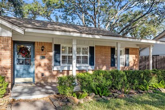 1631 Scenic Ridge Dr in Houston, TX - Building Photo - Building Photo