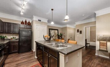1800 S Egret Bay Blvd in League City, TX - Building Photo - Building Photo