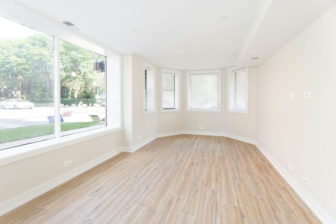5200 N Leavitt St in Chicago, IL - Building Photo