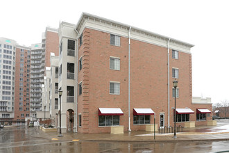 City Bella Plaza in Richfield, MN - Foto de edificio - Building Photo