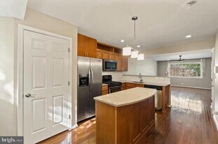 5272 Maris Ave in Alexandria, VA - Building Photo