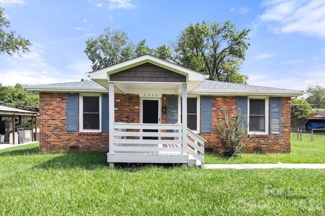 property at 3829 Stonehaven Dr