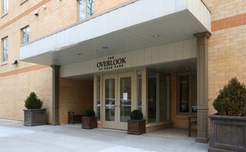 The Overlook at Eden Park in Cincinnati, OH - Building Photo - Building Photo