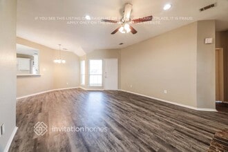 1201 Cypress Ln in Lancaster, TX - Foto de edificio - Building Photo