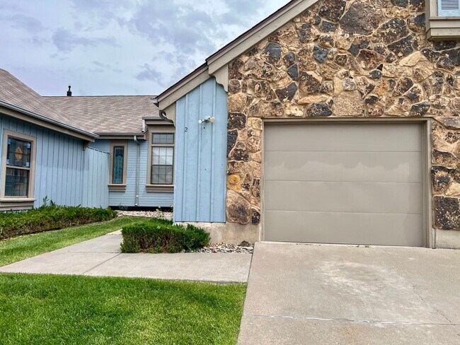 property at 2 W Ridge Ct