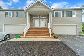 1116 Lakeview Cir in Grand Blanc, MI - Building Photo - Building Photo