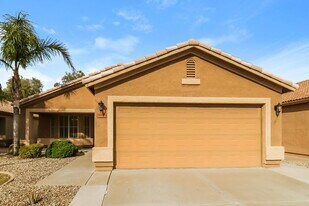 15040 W Kings Dr in Surprise, AZ - Building Photo