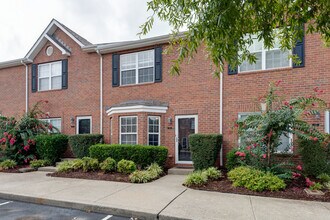 1101 Downs Blvd, Unit 151 in Franklin, TN - Foto de edificio - Building Photo