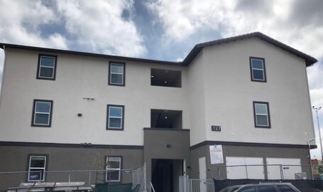 BC La Perla in San Diego, CA - Foto de edificio