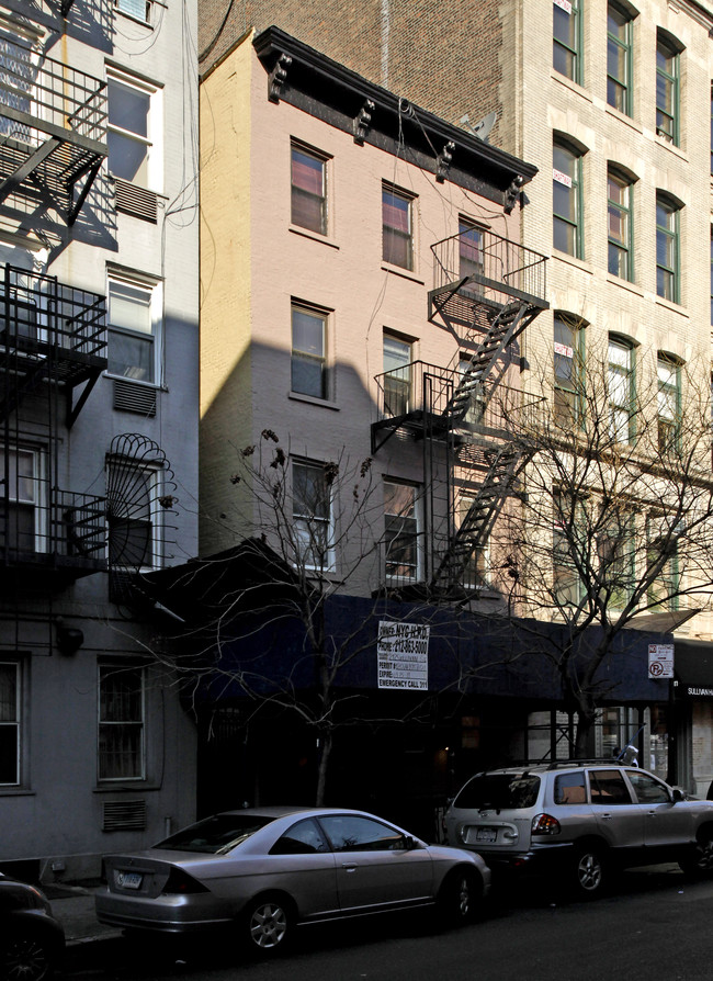 212 Sullivan St in New York, NY - Building Photo - Building Photo