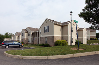 River Pointe Apartments in Columbus, OH - Foto de edificio - Building Photo