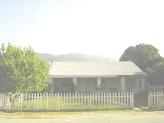 180 E Barbour St in Banning, CA - Foto de edificio