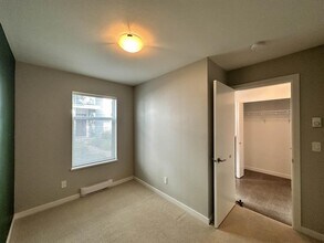 18505 Laurensen Pl in Surrey, BC - Building Photo - Building Photo