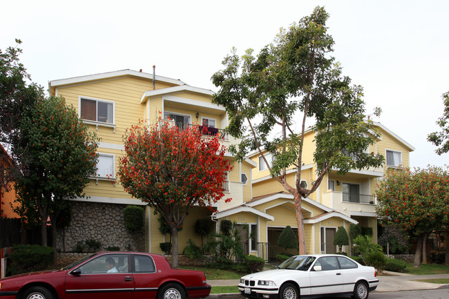 739-743 Saint Louis Ave in Long Beach, CA - Building Photo - Building Photo