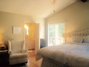 9810 Lake Ridge Dr, Unit A in Austin, TX - Foto de edificio - Building Photo