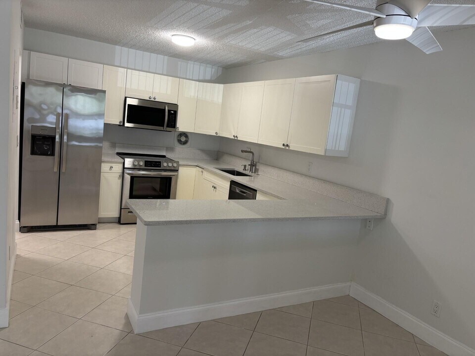124 Stratford I in West Palm Beach, FL - Building Photo