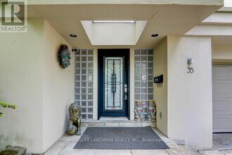 35 Gardiner Rd in Toronto, ON - Building Photo - Building Photo
