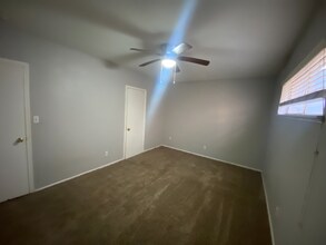 1617 S Van Buren St, Unit Unit 4 in Amarillo, TX - Foto de edificio - Building Photo