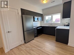 940 St David St N in Fergus, ON - Building Photo - Building Photo