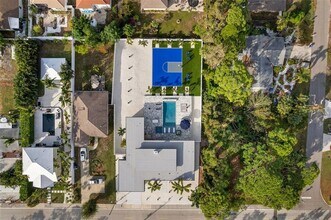 1899 Vamo Way in Sarasota, FL - Building Photo - Building Photo