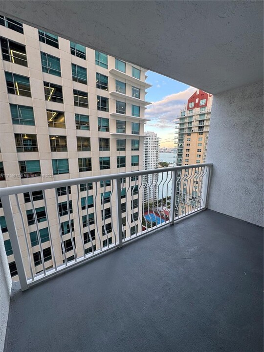 1200 Brickell Bay Dr, Unit 3010 in Miami, FL - Building Photo