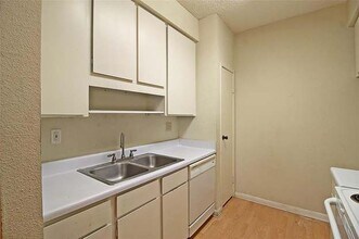 10053 Westpark Dr in Houston, TX - Building Photo - Building Photo