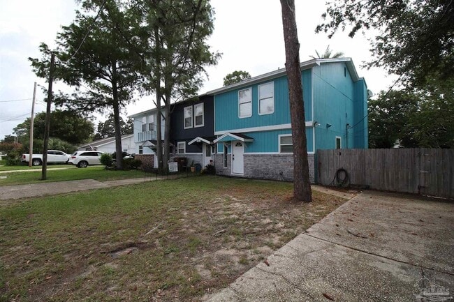 950 Coronado Dr in Gulf Breeze, FL - Foto de edificio - Building Photo