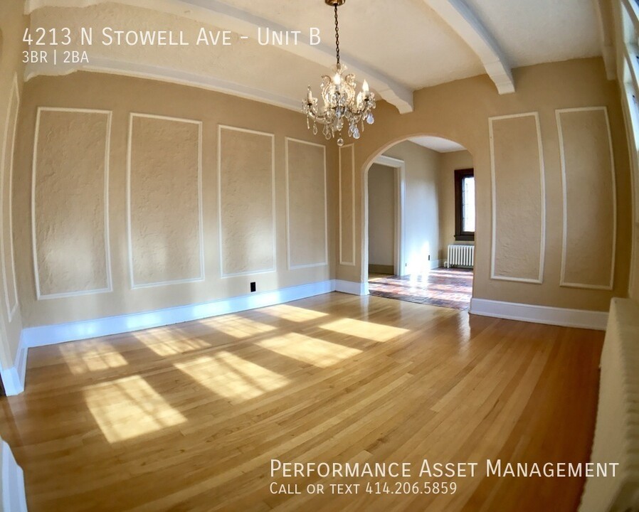 4213 N Stowell Ave in Shorewood, WI - Foto de edificio