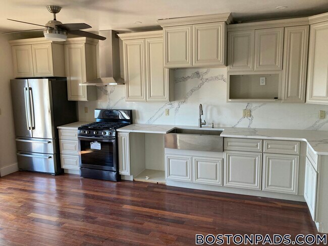 33 Buttonwood St in Boston, MA - Building Photo - Building Photo