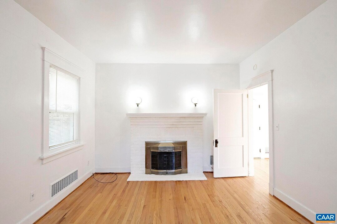 201 Cleveland Ave in Charlottesville, VA - Building Photo