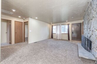 6717 W 1st Ave in Kennewick, WA - Foto de edificio - Building Photo
