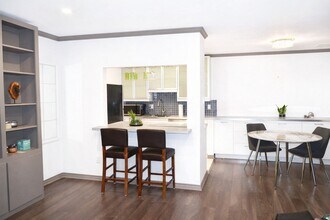 845 Augusta Dr in Houston, TX - Building Photo - Building Photo