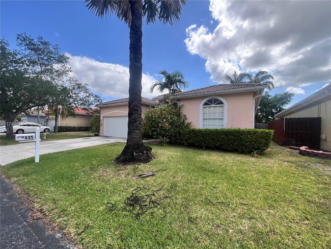 635 SE 28th Ln in Homestead, FL - Building Photo - Building Photo