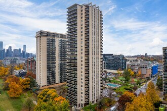 Bretton Place in Toronto, ON - Building Photo - Building Photo