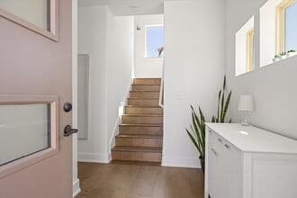 5315 La Crosse Ln in Austin, TX - Foto de edificio - Building Photo