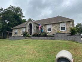 1825 Mountain Ash Dr in Joplin, MO - Building Photo