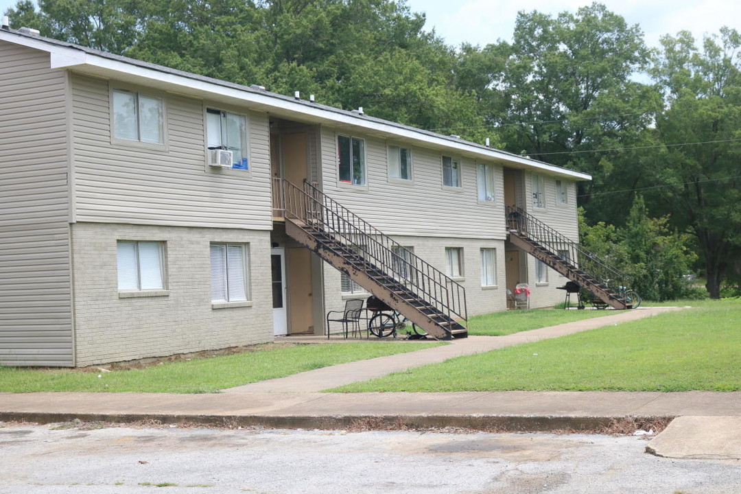 600 W Church St in Booneville, MS - Building Photo