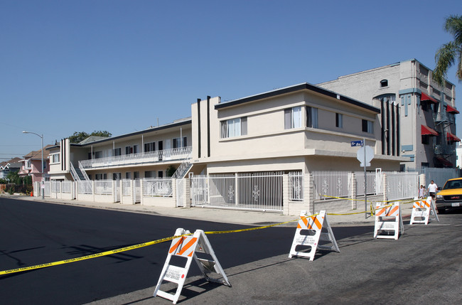 2205 W 15th St in Los Angeles, CA - Foto de edificio - Building Photo