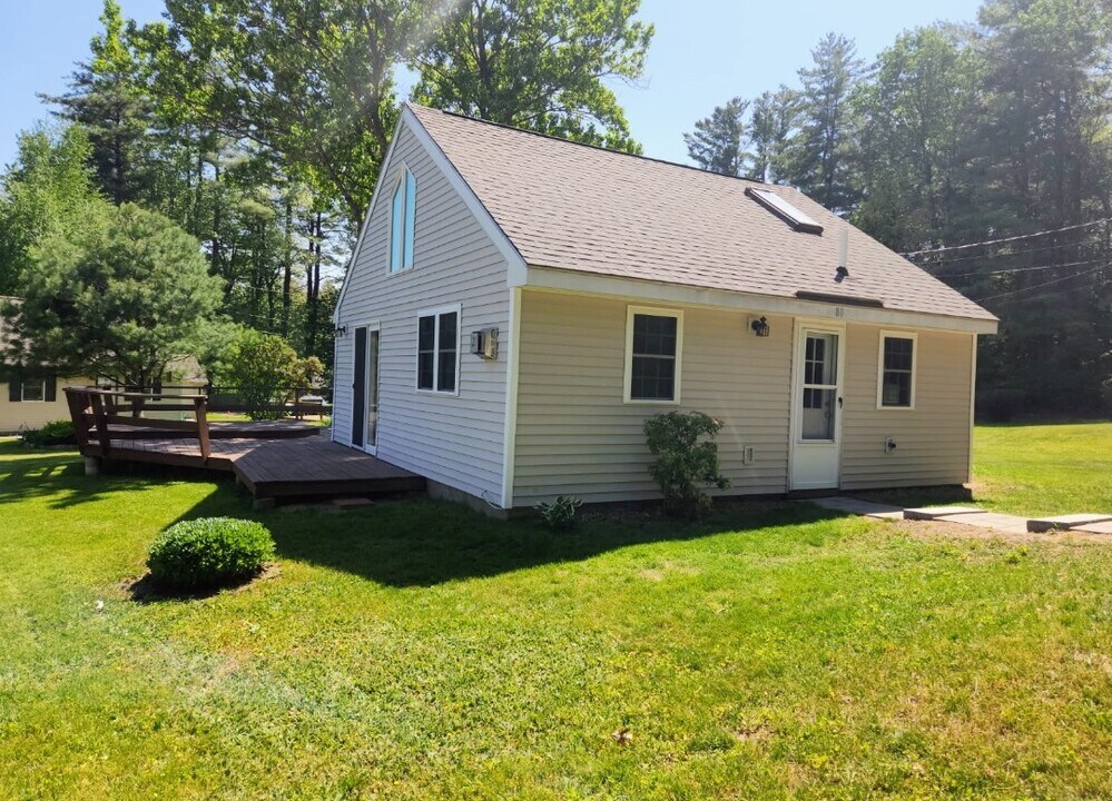 80 Noyes Rd in Tilton, NH - Building Photo
