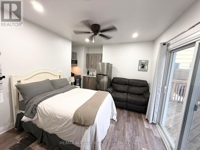 4701 River Rd in Niagara Falls, ON - Foto de edificio - Building Photo