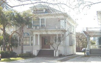 2060 Central Ave in Alameda, CA - Building Photo