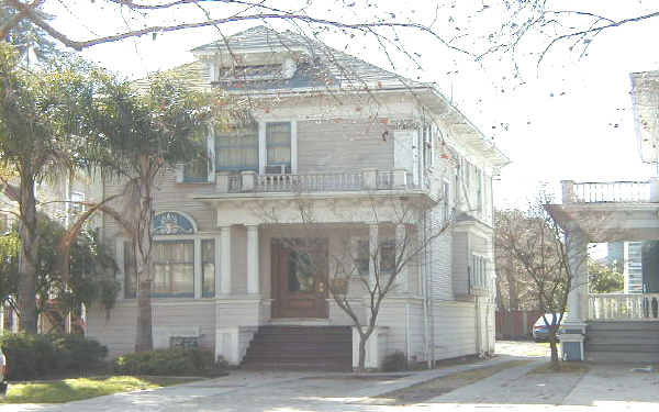 2060 Central Ave in Alameda, CA - Foto de edificio