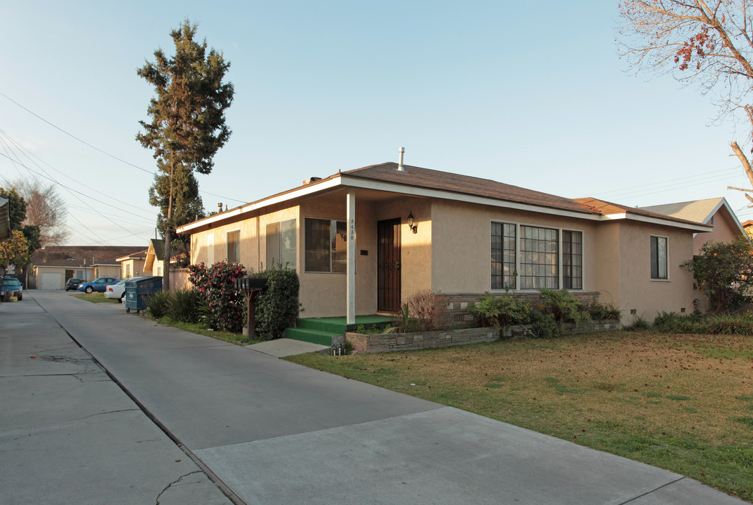 9450-9454 Park St in Bellflower, CA - Building Photo