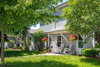 Eagle Pond Townhouses in Walled Lake, MI - Foto de edificio - Building Photo