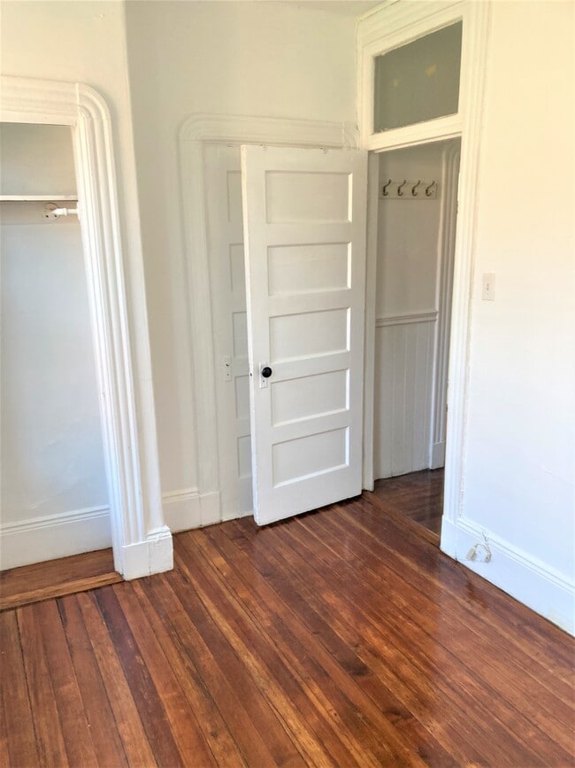 66 Phillips St, Unit 1 in Boston, MA - Foto de edificio - Building Photo