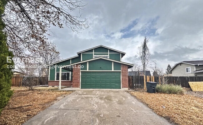 property at 4660 Anjelina Cir N