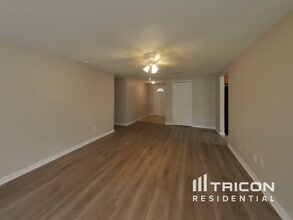 6801 Wayside Ct in Tampa, FL - Building Photo - Building Photo