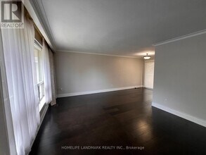 2749 Truscott Dr in Mississauga, ON - Building Photo - Building Photo