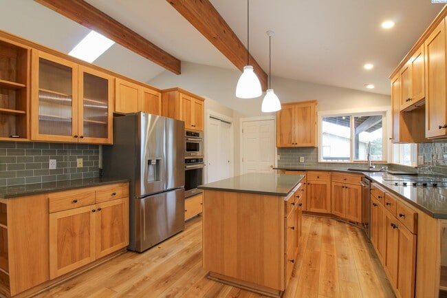 208 Wallace St in Richland, WA - Building Photo - Building Photo