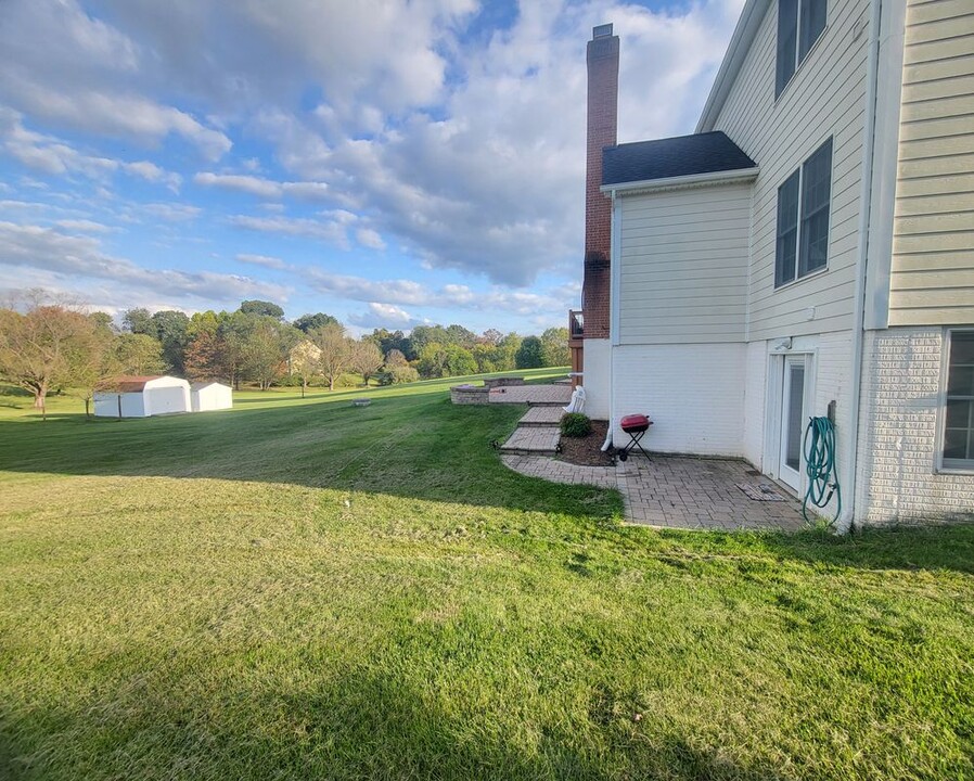 38093 Millstone Dr in Purcellville, VA - Building Photo